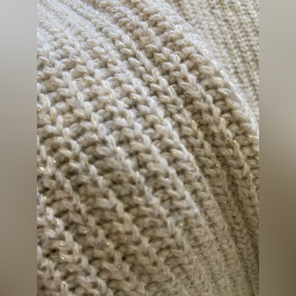 TOMS Long Sleeved Cream Crew Neck Sweater, woman’s small. - Picture 8 of 9